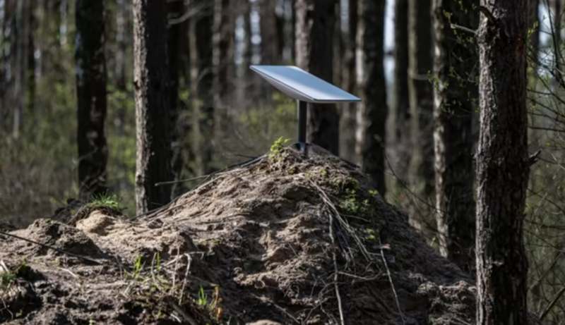 Tờ The Eurasian Times viết rằng nếu quân đội Ukraine (AFU) bị ngắt kết nối khỏi Starlink, đó sẽ là một thảm họa, do hệ thống này đóng vai trò quan trọng trong việc duy trì liên lạc trên chiến trường, điều khiển UAV và trao đổi thông tin tình báo. Ảnh: UP