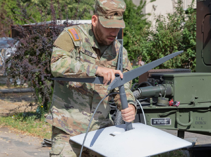 Ukraine hiện không có hệ thống liên lạc thay thế nào đủ khả năng điều khiển drone theo thời gian thực và truyền tải video với băng thông cao. Việc bị ngắt kết nối khỏi Starlink cũng sẽ khiến hệ thống quản lý chiến trường Delta sụp đổ. Ảnh: Global Look Press