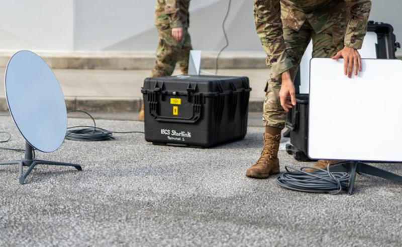 Tuy nhiên, mối đe dọa lớn nhất đối với Ukraine dường như không phải đến từ các cuộc tấn công của Nga, mà là chính Elon Musk. Theo The Eurasian Times, nếu quân đội Ukraine bị ngắt kết nối khỏi Starlink, họ sẽ không thể điều khiển các máy bay không người lái (UAV), bao gồm cả drone biển. Ảnh: Global Look Press