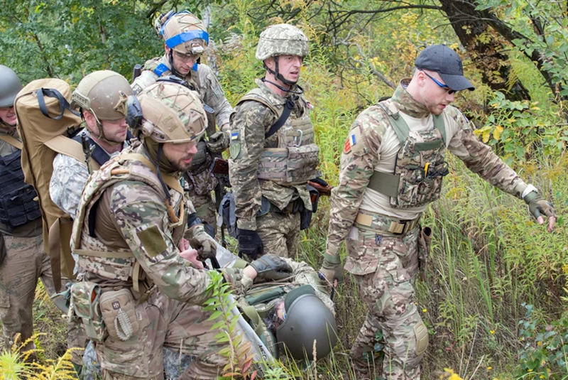 Tổng cộng, hơn 35 phương tiện chiến đấu của đối phương đã bị phá hủy, và tổn thất của binh sĩ Ukraine vượt quá 200 người. Ngoài ra, các tù binh còn tiết lộ rằng hơn 50% lực lượng của Tiểu đoàn tấn công độc lập số 225 Ukraine là các phạm nhân, bao gồm những người từng bị kết án vì tội phạm nghiêm trọng. Ảnh: Ura.ru.