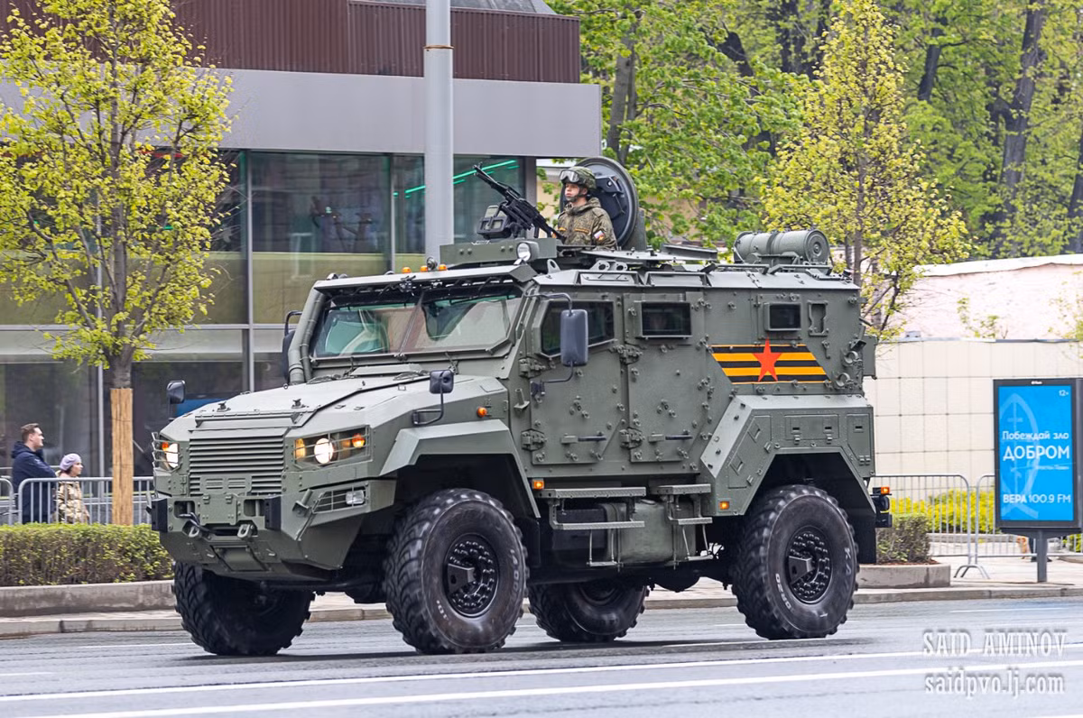 Typhoon-K53949, còn được gọi là "Phoenix", là phương tiện chống phục kích chống mìn (MRAP) được thiết kế để vận chuyển đội quân an toàn trong môi trường thù địch. Thân xe hình chữ V nhằm làm chệch hướng các vụ nổ mìn và thiết bị nổ tự chế (IED) và có thể được trang bị thêm trạm vũ khí từ xa để tự vệ.