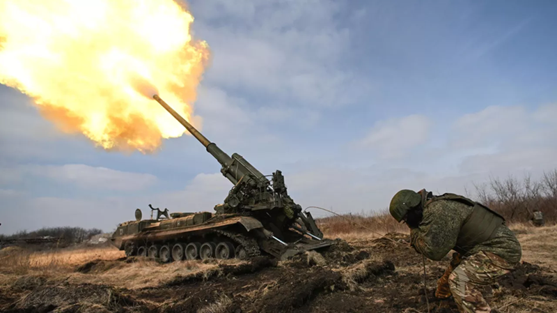 Để giữ vững phòng tuyến, Ukraine đang khẩn trương điều thêm quân tiếp viện, trong khi phía Nga cũng không ngừng gia tăng sức ép, liên tục mở các đợt không kích và mới đây đã phá hủy một sở chỉ huy của Ukraine. Căng thẳng đang leo thang nhanh chóng, và một trận chiến lớn có thể bùng nổ bất cứ lúc nào. Ảnh: RIA Novosti