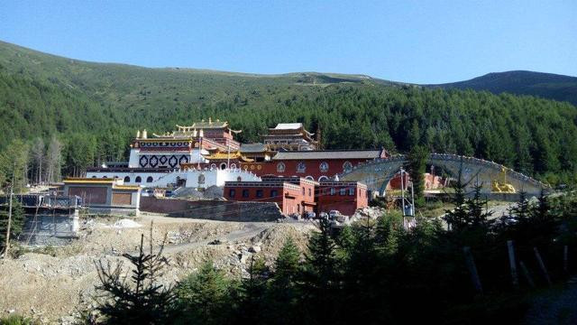 Dường như lòng thành của ngài đã thấu đến trời xanh, một phép màu đã xảy ra, chỉ một tháng sau, bệnh tình của sư Chiếu Thiền dần chuyển biến tốt đẹp. Để thực hiện lời hứa, vào năm 2000, chùa Cát Tường chính thức mở cửa đón 18 cụ già neo đơn đầu tiên đến sinh sống. Đến nay, nơi đây đã trở thành mái nhà chung của gần một trăm cụ ông, cụ bà.