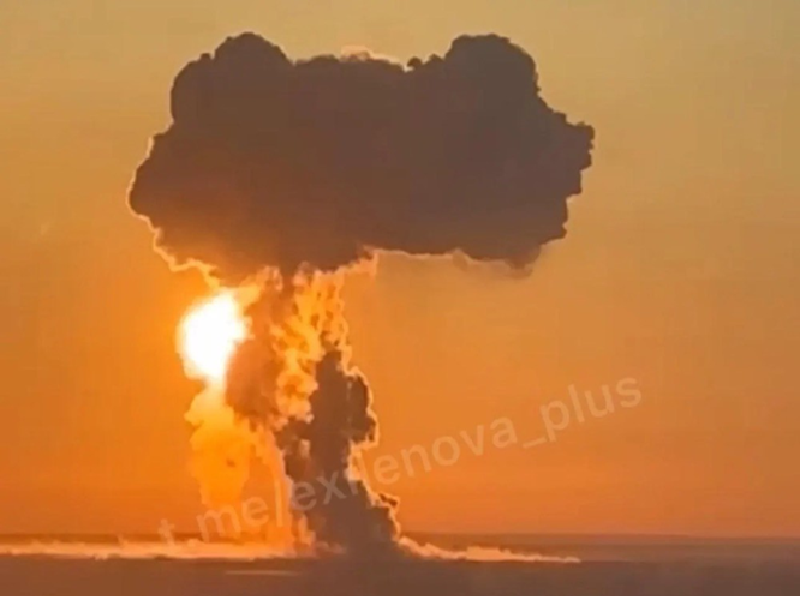 Đáng chú ý, trong cuộc không kích rạng sáng ngày 20/3, quân đội Ukraine đã tấn công căn cứ không quân Engels của Nga. Hiện trường còn xảy ra vụ nổ thứ cấp, tạo ra một quả cầu lửa hình nấm. Ảnh: Forbes