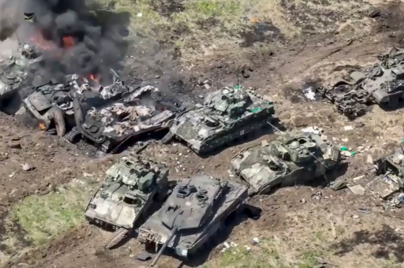 Hãng tin TASS đã công bố tình hình chiến sự ngày 20/3, cho biết chỉ trong một ngày, quân đội Ukraine đã thiệt hại hơn 150 binh sĩ, 4 xe tăng, 19 xe bọc thép và 12 phương tiện cơ giới tại khu vực chiến sự hẹp này. Ngoài ra, quân đội Nga cũng đã tấn công vào hậu phương của Ukraine, nhắm vào hai lữ đoàn cơ giới và hai trung đoàn đột kích. Ảnh minh họa: Reuters