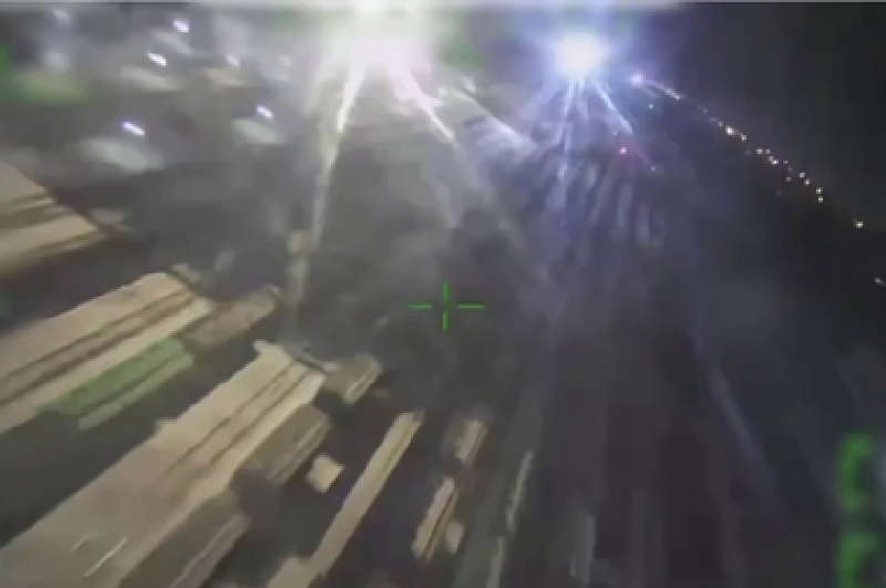 Quân đội Nga nhanh chóng tiến hành trả đũa nhằm vào Ukraine. Theo trang Avia.pro, vào đêm 20/3, Nga đã không kích căn cứ không quân Kropyvnytskyi của Ukraine, phóng ít nhất 30 UAV "Geran". Nhiều kho chứa nhiên liệu hàng không và đạn dược tại đây đã bị hư hại nghiêm trọng. Ảnh: Avia.pro