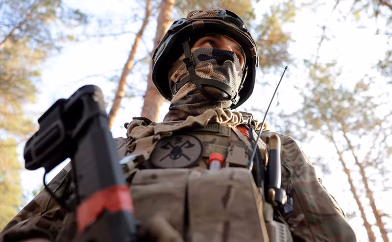 Trước đó, ngày 11/1, Tổng thống Ukraine Volodymyr Zelensky bất ngờ tuyên bố rằng các binh sĩ Ukraine tại Kursk đã bắt được hai binh sĩ Triều Tiên bị thương. Ảnh: TASS