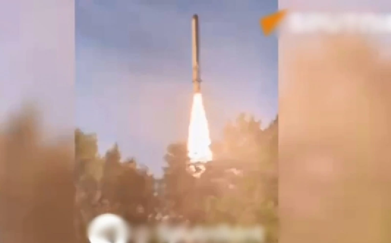 Truyền thông nhà nước Nga cũng xác nhận các đợt tấn công vào nhà máy quốc phòng tại Shostka, thậm chí cho rằng các đợt tấn công có thể đã diễn ra nhiều lần. Theo một quan chức Nga, các cuộc tấn công này sử dụng cả UAV cảm tử và tên lửa hành trình Kh-59. Nga dường như còn duy trì theo dõi thời gian thực khu vực này và có thể không kích bất cứ lúc nào. Ảnh: Sputnik