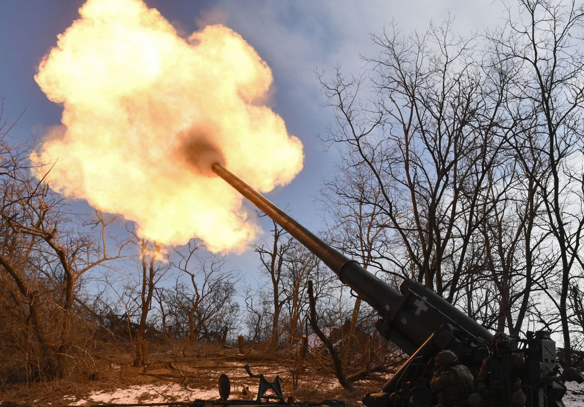 Việc tạm dừng cung cấp vũ khí của Mỹ sẽ tạo tiền đề cho lực lượng Nga tăng gấp đôi nỗ lực của mình, nhằm bào mòn kho tên lửa phòng không Patriot của Ukraine. Khi không còn được Washington tiếp tế, điều đó sẽ khiến cơ sở hạ tầng và các thành phố quan trọng của Ukraine bị đe dọa nghiêm trọng. Ảnh Politico