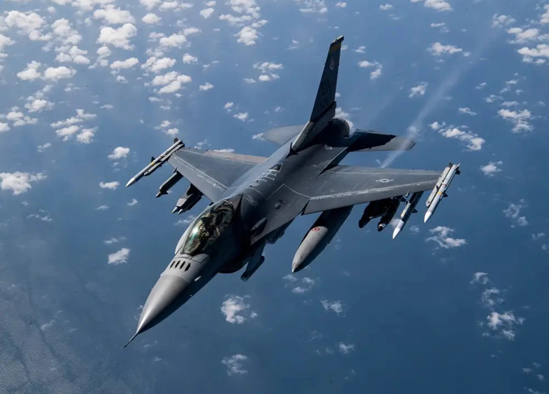 Những hệ thống này đặc biệt hiệu quả trong việc theo dõi mục tiêu ở tầm cao nhưng gặp khó khăn khi khóa mục tiêu bay sát mặt đất, nơi tín hiệu radar có thể bị nhiễu bởi địa hình phức tạp. Ảnh: Không quân Mỹ