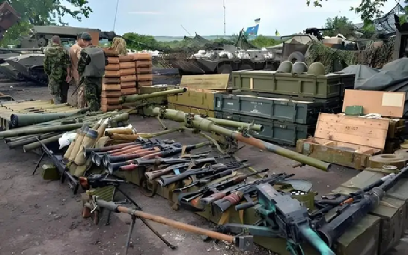 Trong quá trình phản công, họ còn nhặt được nhiều vũ khí hạng nặng mà quân Ukraine bỏ lại bên đường, và quân Nga quyết định tận dụng số vũ khí này để trả đũa Ukraine thêm một phen. Ảnh: Bộ Quốc phòng Nga