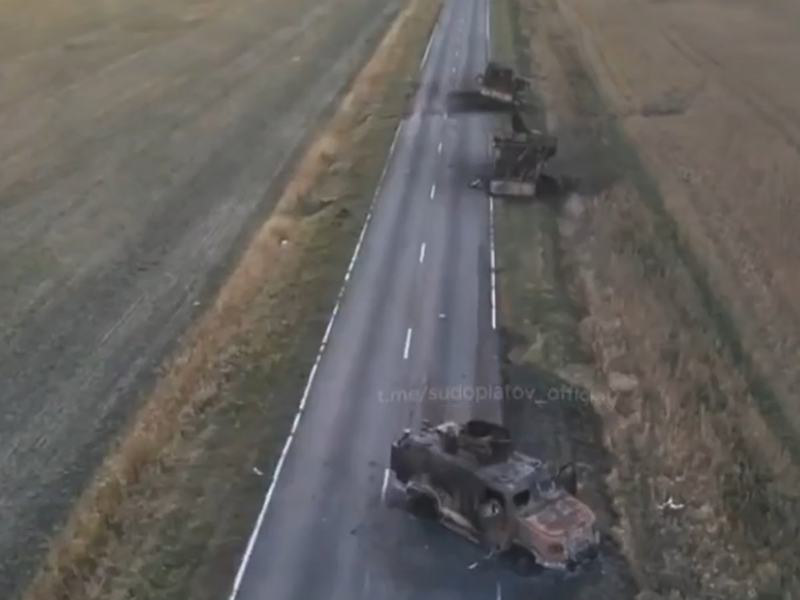 Thành công của cuộc phản công do quân đội Nga thực hiện là nhờ vào một loạt các bước triển khai chiến lược chính xác. Do Nga đã cắt đứt tuyến đường tiếp tế bằng đường bộ từ tỉnh Sumy (Ukraine) vào khu vực Sudzha của Kursk, lực lượng cơ giới Ukraine rơi vào tình trạng thiếu hụt nghiêm trọng nhiên liệu. Ảnh: Topnews.ru