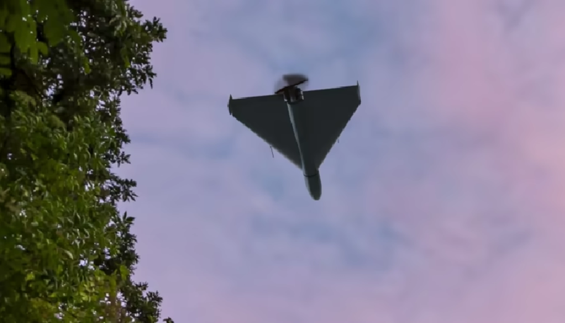 Trong thời gian này, Quân đội Nga đã cố gắng triển khai máy bay không người lái (UAV), nhưng lực lượng tác chiến điện tử mạnh mẽ của Quân đội Ukraine đã hoàn toàn áp chế các UAV của Nga. Dù phía Nga có sử dụng máy bay không người lái kết nối bằng cáp quang, nhưng vẫn không giải quyết được vấn đề này. Ảnh: Getty Images.