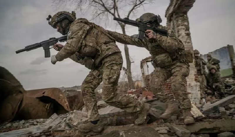 Do đợt tấn công thứ ba của Quân đội Ukraine bị Quân đội Nga đánh bại nhanh chóng, đợt tấn công thứ hai của Quân đội Ukraine, vốn đã chiếm được làng Berdin, đang bị Quân đội Nga bao vây do thiếu sự hỗ trợ. Các lực lượng Ukraine tại làng Novosotnitskii cũng đang bị Quân đội Nga dọn dẹp. Ảnh: Pravda.