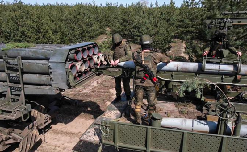 Khoảng cách về hậu cần này đã định sẵn rằng chiến thuật "vây Ngụy cứu Triệu" của Ukraine chỉ có thể trở thành một cuộc tấn công cảm tử bi thương. Ảnh: TASS