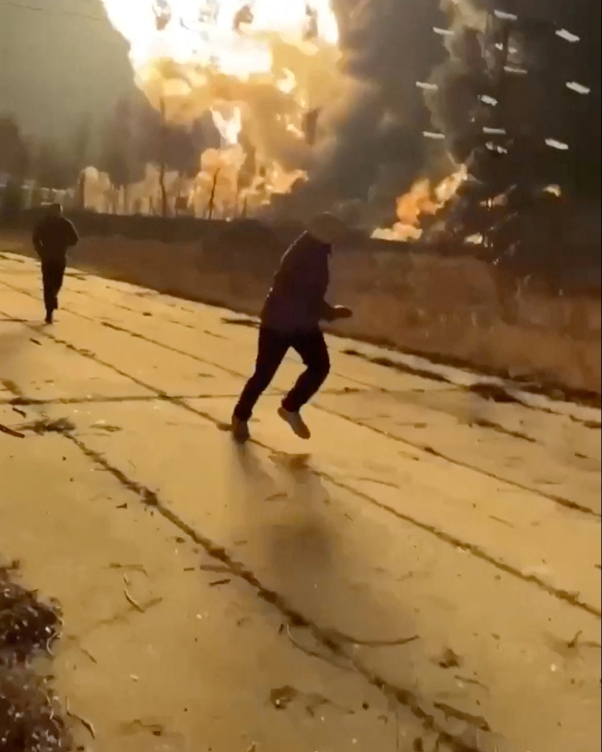 Chỉ sau đó 1 ngày, vào ngày 27/1, Nhà máy lọc dầu Ryazan đã ngừng hoạt động sau vụ tấn công của UAV Ukraine. Một cơ sở lưu trữ dầu đã bốc cháy tại nhà máy. Các chuyến hàng đường sắt không được thực hiện, hoạt động lọc dầu đã bị dừng lại.