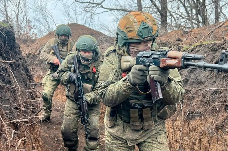 Hãng tin RIA Novosti dẫn lời quân nhân Nga cho biết: “Đối phương đang tích cực sử dụng máy bay không người lái nhằm phá hoại hậu cần và kìm hãm bước tiến của quân Nga. Ukraine dốc toàn bộ lực lượng để giữ khu định cư trong tay.” Ảnh: Top War