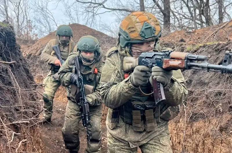 Hãng tin RIA Novosti dẫn lời quân nhân Nga cho biết: “Đối phương đang tích cực sử dụng máy bay không người lái nhằm phá hoại hậu cần và kìm hãm bước tiến của quân Nga. Ukraine dốc toàn bộ lực lượng để giữ khu định cư trong tay.” Ảnh: Top War