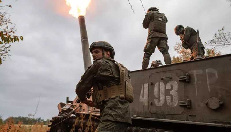 Tất cả những điều này đều nhằm tránh hệ thống trinh sát vệ tinh mạnh mẽ của Mỹ và phương Tây. Nga áp dụng chiến lược tấn công phân tán bằng các nhóm nhỏ, với mục tiêu phá vỡ những phòng tuyến yếu nhất của Ukraine, tạo nên lợi thế bất ngờ trong các trận chiến. Ảnh: RIA Novosti