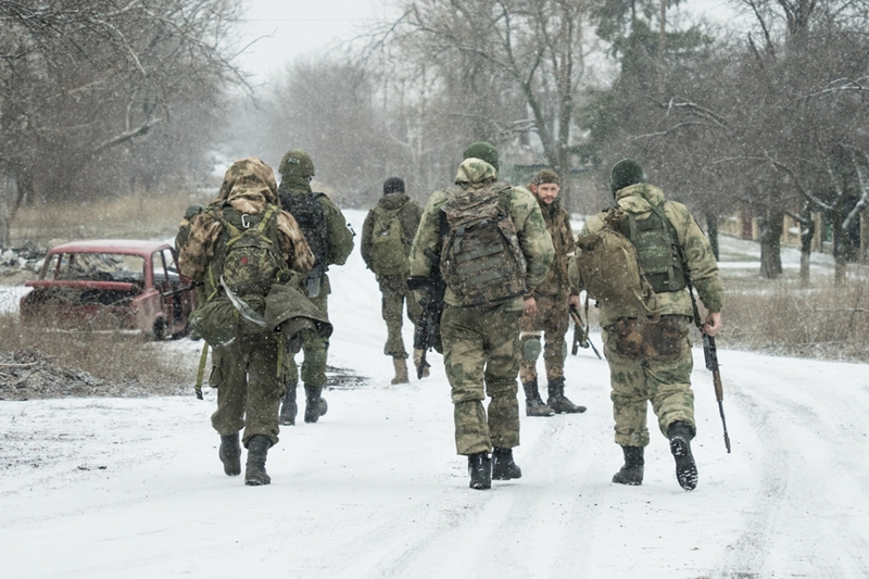 Bên cạnh đó, các quyết định chiến lược của Tổng thống Ukraine Volodymyr Zelensky gần đây cũng bị chính dư luận nước này chỉ trích. Ông Zelensky đã rút một phần lực lượng khỏi Donetsk mà không có kế hoạch và sự chuẩn bị chặt chẽ, nhằm cố gắng tiến hành phản công tại Kursk. Ảnh: news.ru