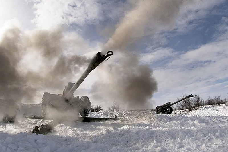 Tuy nhiên, động thái này không những không đạt được mục tiêu đề ra mà còn dẫn đến sự thất bại trên cả hai mặt trận của Quân đội Ukraine. Tại hướng Kursk, do lực lượng bị phân tán, Quân đội Ukraine không thể phản công hiệu quả, dẫn đến tổn thất gần 3.000 binh sĩ cùng hàng nghìn xe tăng và xe bọc thép. Ảnh: Bộ Quốc phòng Nga