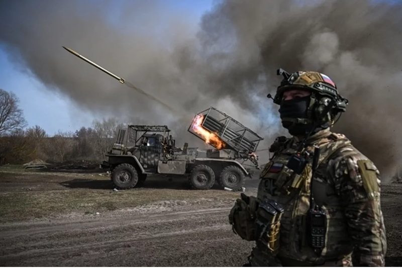 Trước đây, quân đội Ukraine chỉ tấn công dọc tuyến Demidovka - Prilese, nhưng nay họ đã mở rộng phạm vi sang Popovka. Điều này có thể cho thấy Ukraine đang chuẩn bị mở rộng chiến dịch tại Belgorod. Đặc biệt, họ còn sử dụng tên lửa tấn công sâu vào tỉnh này, phá hủy bốn trực thăng của Nga. Ảnh: Bộ Quốc phòng Nga