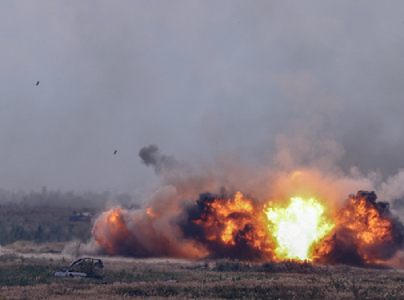 Theo Military Chronicle ngày 25/3, sau khi lực lượng đặc nhiệm Nga tái chiếm Demidovka vào ngày 23/3, quân đội Ukraine đã mở cuộc tấn công mới vào ngôi làng này vào rạng sáng 24/3. Ban đầu, Ukraine giành quyền kiểm soát khu vực phía tây của làng, sau đó mở rộng sang phía nam, hội quân với các đơn vị còn sót lại tại đây rồi cùng tiến sâu vào trung tâm làng. Ảnh: Global Look Press