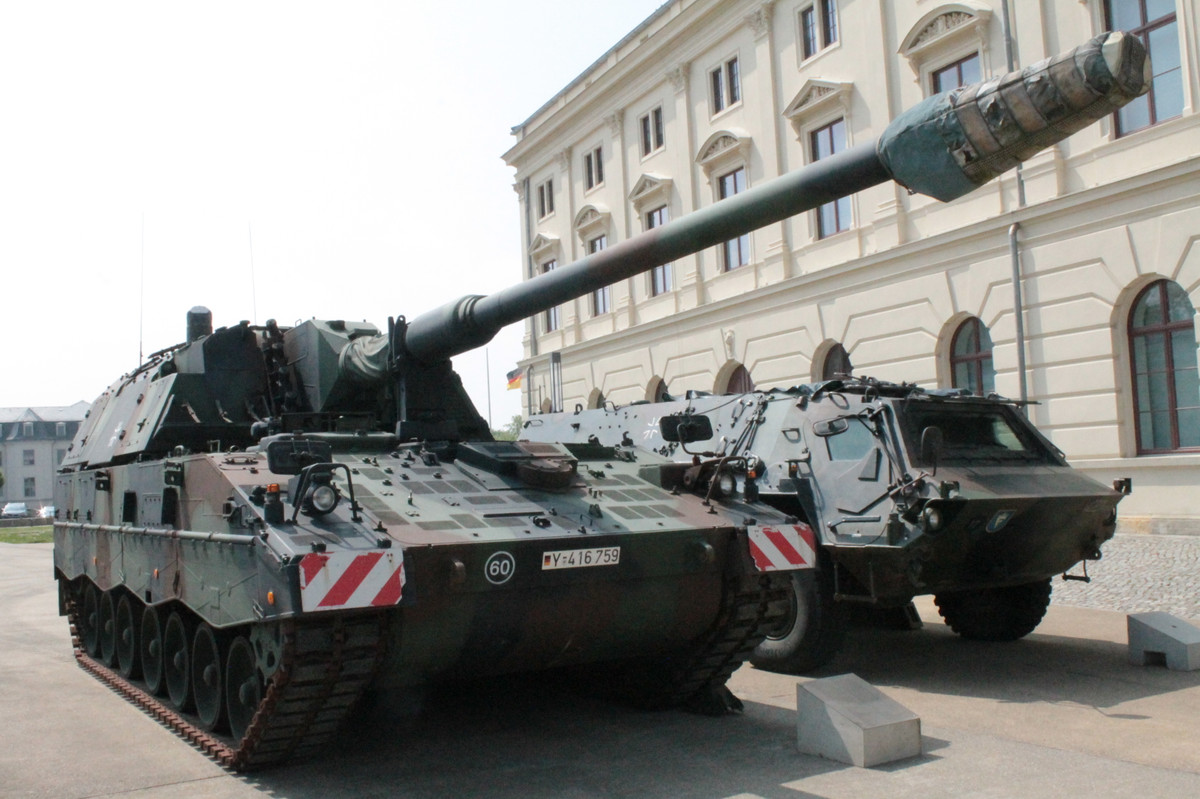 Ngoài ra, trong điều kiện phụ tùng thay thế khan hiếm và cường độ chiến đấu dữ dội, nơi khẩu pháo phải bắn hàng nghìn viên đạn mỗi tuần, khiến cho việc khắc phục sự cố một cách nhanh chóng là hết sức khó khăn.