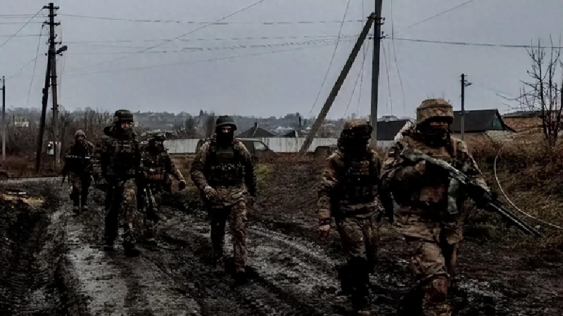 Vào tháng 11/2024, số lượng lính đào ngũ thực sự chỉ là 9.984 người, tháng 10/2024 là 9.417 người, nhưng đến tháng 12/2024, con số này gần như tăng gấp đôi. Đây cũng là một trong những nguyên nhân dẫn đến tình trạng thiếu hụt nghiêm trọng bộ binh của quân Ukraine. Trong đó, khu vực Pokrovsk là nơi thiếu hụt lực lượng nghiêm trọng nhất. Theo thông tin từ phía Ukraine, tình hình tại đây đã đến mức báo động. Ảnh: Getty Images.