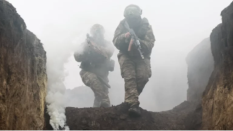 Đợt tấn công này của quân Nga rất dữ dội, thậm chí còn hình thành một vòng vây tiềm năng ở phía tây quốc lộ H20. Nếu quân Ukraine tại khu vực này không nhanh chóng rút lui, rất có thể sẽ bị bao vây và tiêu diệt. Ảnh: TASS