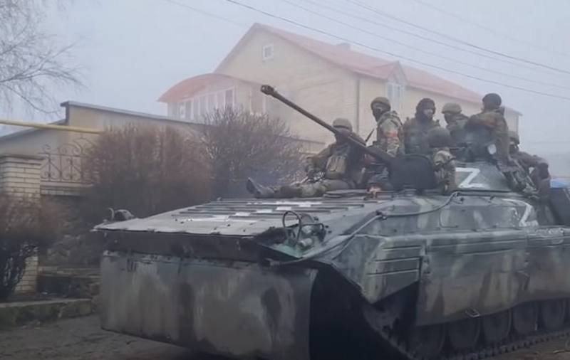 Bộ chỉ huy quân đội Ukraine thấy tình hình không ổn liền biết ngay là có biến lớn, lập tức áp dụng chiêu “gỡ chỗ này vá chỗ kia” — vội vàng điều một phần lực lượng của Lữ đoàn cơ giới số 93 đang tác chiến gần Toretsk sang khu vực Kalynove để giành lại tuyến phòng thủ. Ảnh: Top War