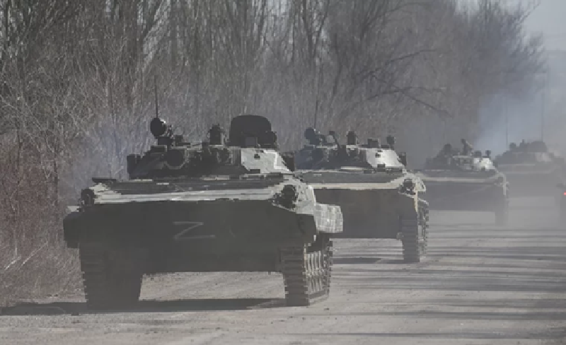 Vậy lỗ hổng này từ đâu mà ra? Nguyên nhân là do Lữ đoàn phòng vệ lãnh thổ số 109 không đủ sức chống đỡ, vừa thấy quân Nga tấn công đã tháo chạy mà gần như không kháng cự gì, khiến quân Nga nhanh chóng đột nhập vào tuyến phòng thủ chính của Ukraine. Giờ thì phòng tuyến này đang đứng trước nguy cơ sụp đổ. Ảnh: Ura.ru