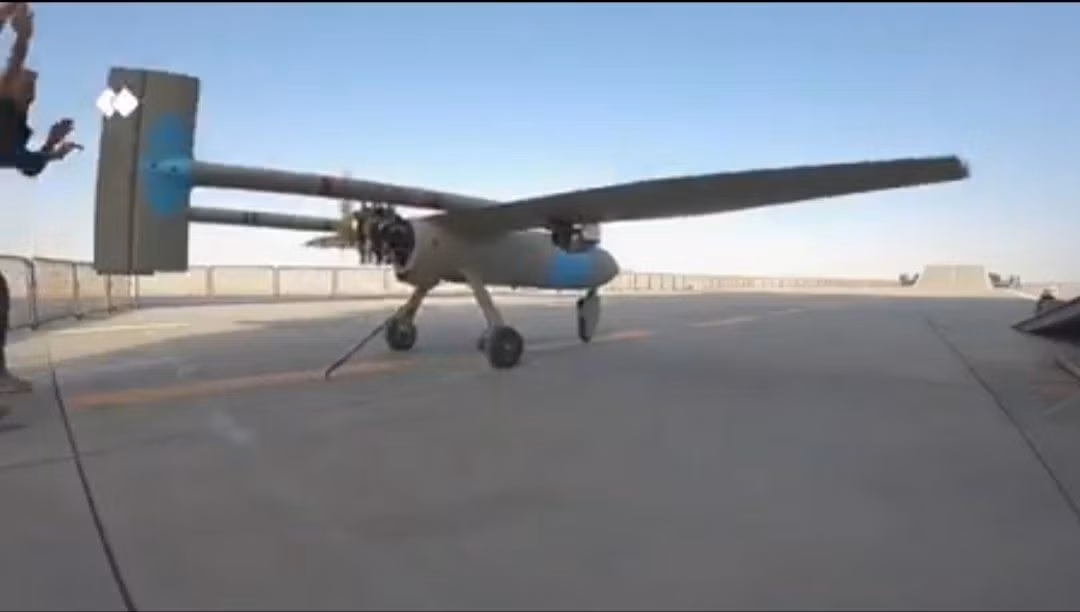 Video từ truyền thông Iran còn cho thấy UAV Ababil-3 cất cánh từ boong tàu có trang bị bệ phóng. Đây là UAV chiến thuật có kích thước tương đương loại Shadow của Mỹ.