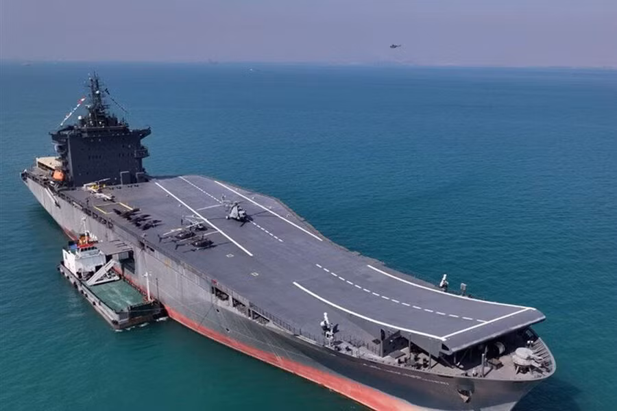 Iran là quốc gia đầu tiên trên thế giới triển khai tàu sân bay UAV chạy bằng động cơ diesel mang tên "Shahid Bahman Bagheri". Tàu này đã gia nhập lực lượng hải quân của Lực lượng Vệ binh Cách mạng Hồi giáo Iran (IRGC), mang theo nhiều phi đội UAV, trực thăng, tên lửa hành trình và hệ thống tác chiến điện tử.