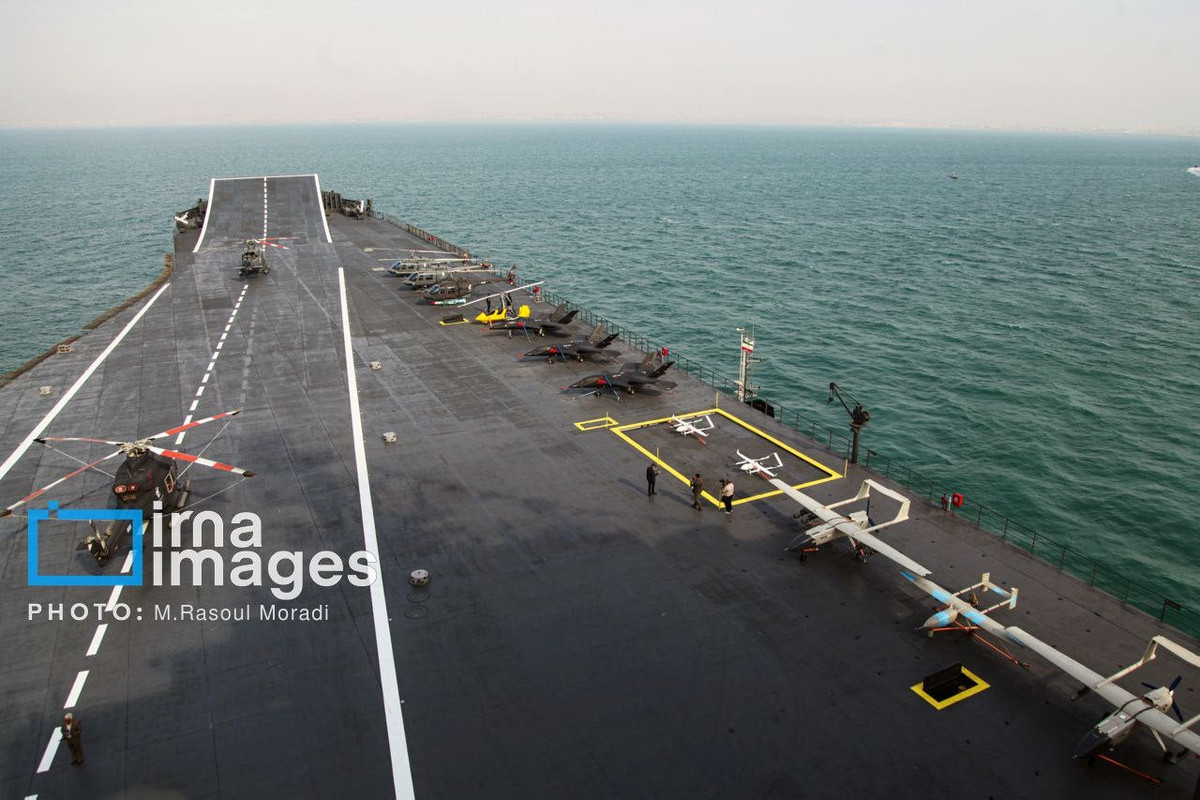 Trên boong tàu cũng xuất hiện các UAV có hình dáng tương tự mẫu chiến đấu cơ tàng hình Qaher 313 của Iran, nhưng với kích thước nhỏ hơn. Theo truyền thông Iran, Qaher 313 đã được phát triển từ năm 2023 và thực hiện chuyến bay đầu tiên vào năm 2024. Tuy nhiên, chưa rõ các UAV trên tàu có phải là phiên bản không người lái của Qaher 313 hay chỉ là mô hình trưng bày.