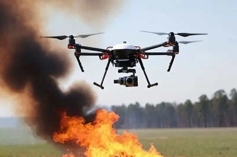 UAV sẽ bay lượn trên không suốt ngày đêm, một khi phát hiện Nga cố gắng tiến về phía bắc ngôi làng để bao vây quân Ukraine trong tầng hầm, những chiếc máy bay này sẽ lập tức tấn công, khiến quân Nga khó tiếp cận được các ngôi nhà nơi quân Ukraine đang trú ẩn. Và do ẩn náu trong tầng hầm, quân Ukraine có thể tránh được các đợt pháo kích của đối phương. Do đó, việc dọn dẹp đã rơi vào tình trạng đình trệ. Ảnh: Top War