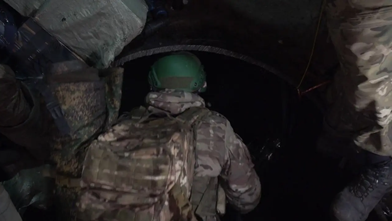 Họ vẫn cần tìm cách tiếp cận phần ngầm của đường ống dẫn khí và “tới được đó." Nhưng hiện tại, khi cơ sở này đang được kiểm soát đặc biệt chặt chẽ, điều đó là không thể. Và có lẽ Kyiv cũng đã chấp nhận việc từ bỏ lực lượng của mình tại khu vực biên giới Kursk. Ảnh: Topcor