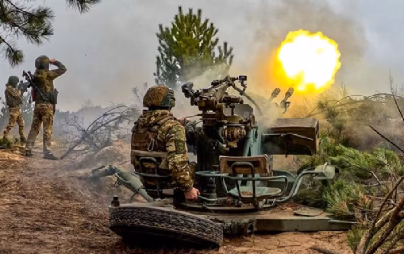 Dù có thoát ra và thiết lập được phòng tuyến thứ hai, sức chiến đấu của họ cũng bị suy giảm nghiêm trọng, gần như không thể cản phá các đợt tấn công tiếp theo của quân Nga. Ảnh: TASS