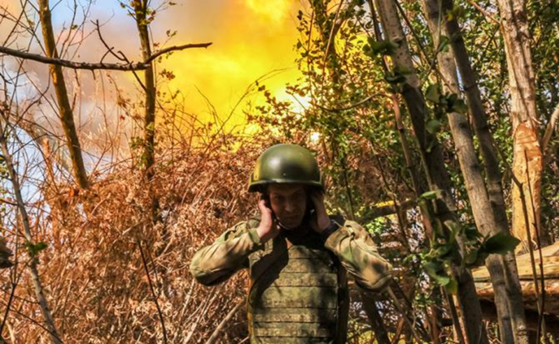 Điều đáng chú ý là trước khi phát động cuộc tấn công toàn diện vào Constantinople, quân đội Nga đã tiến hành chiến thuật bao vây khu vực này trong suốt hai tuần. Bằng cách cắt đứt tuyến tiếp viện và nguồn cung cấp của Ukraine, Nga từng bước làm suy yếu ý chí kháng cự của đối phương. Ảnh: TASS