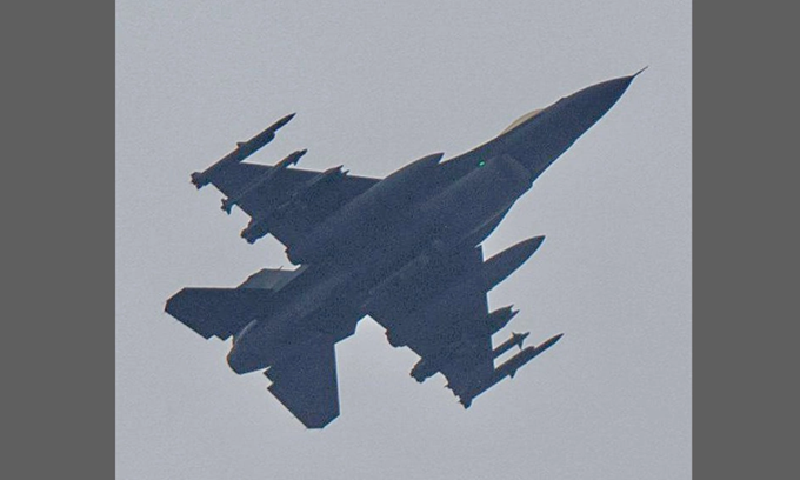 Các máy bay F-16 được trang bị hệ thống gây nhiễu AN/ALQ-131, ban đầu được lập trình bởi một nhóm chuyên gia thuộc Không quân Mỹ. Tuy nhiên, David Axe lưu ý rằng khả năng tự bảo vệ này của F-16 có thể dễ dàng bị vô hiệu hóa. Ảnh: Telegram