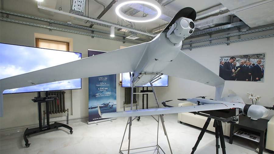 Geran-2, được biết đến với tên gọi Shahed-136 trong biên chế Iran, là loại UAV tự sát (kamikaze) được Nga sử dụng rộng rãi để tấn công các mục tiêu quan trọng của Ukraine. Với khả năng mang đầu đạn lớn và tầm bay xa, Geran-2 đã gây ra nhiều thiệt hại đáng kể cho hạ tầng và lực lượng quân sự Ukraine.