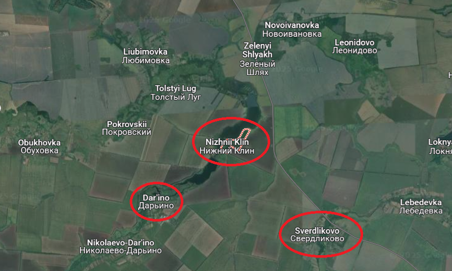 Đồng thời, quân đội Nga đã tiến về phía đông vài km dọc theo chiến tuyến rộng 7,5 km từ Darino đến Nizhnii Klin. Sau đó, họ tiếp tục tiến thêm 2 km dọc theo tuyến đường 38K-030, tiến sát đến lối vào phía bắc của làng Sverdlikovo. Ảnh: Google Maps