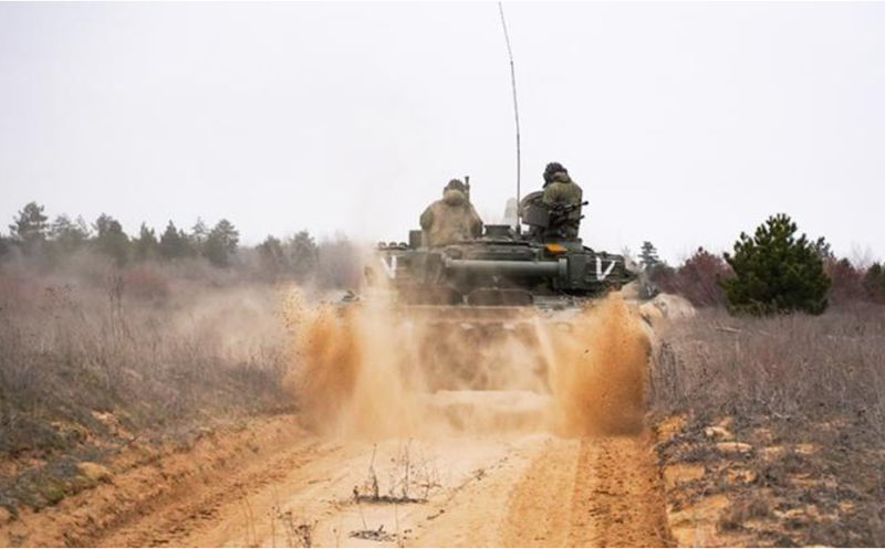 Trong tuần qua, quân đội Ukraine đã tấn công vào khu vực Veseloe thuộc quận Glushkovsky, cách xa chiến trường chính, và đây là một cuộc tấn công liên tục. Quân đội Ukraine có thể đang thử nghiệm hệ thống phòng thủ tại đây hoặc có ý định tấn công khu vực này, giống như khi họ mới tiến vào Kursk, nhằm áp sát hậu phương của quân đội Nga từ đây. Ảnh: TASS