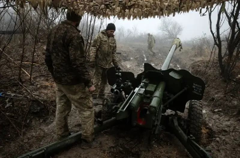 “Thật không may, chúng ta vẫn còn rất xa mới đi đến quyết định như vậy,” Thủ tướng Đức Olaf Scholz nói, theo Süddeutsche Zeitung. Thủ tướng Ba Lan Donald Tusk cũng có quan điểm tương tự. Ngoại trưởng Tây Ban Nha José Manuel Albares cũng tuyên bố, theo Financial Times: “Hiện tại, không ai xem xét việc gửi quân đến Ukraine. Hòa bình vẫn còn rất xa, và lý do duy nhất là Vladimir Putin”. Ảnh: Top War