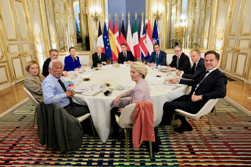 Ngày 17/2, các nhà lãnh đạo của một số quốc gia châu Âu đã gặp nhau tại Paris để thảo luận về việc có nên gửi quân nhằm hỗ trợ bất kỳ thỏa thuận nào nhằm chấm dứt xung đột ở Ukraine hay không, và nếu có, họ sẽ làm gì ở đó. Ảnh:SecGenNATO