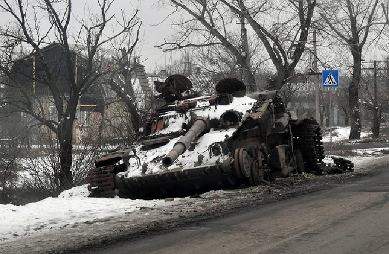 Ngoài ra, IISS ước tính rằng trong năm 2024, quân đội Nga đã tân trang và chế tạo hơn 1.500 xe tăng, cùng với 2.800 xe chiến đấu bộ binh và xe bọc thép chở quân. Điều này cho thấy năng lực sản xuất của Nga trong năm qua đủ để bù đắp toàn bộ số xe tăng bị tổn thất và khoảng 3/4 số xe bọc thép bị mất. Nói cách khác, Nga có dư xe tăng, nhưng vẫn thiếu hụt xe chiến đấu bộ binh và xe bọc thép chở quân. Ảnh: RIA Novosti