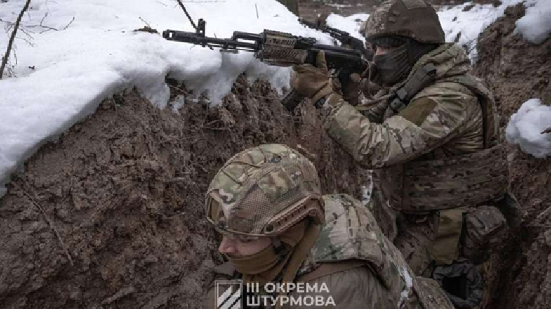 Mặc dù các đơn vị thuộc Tập đoàn quân số 8 của Nga đã kịp thời tham chiến để chi viện, nhưng Tập đoàn quân số 51, vốn đã chiến đấu tại khu vực này từ trước, gần như đã mất khả năng tác chiến. Ảnh: Bộ Quốc phòng Ukraine