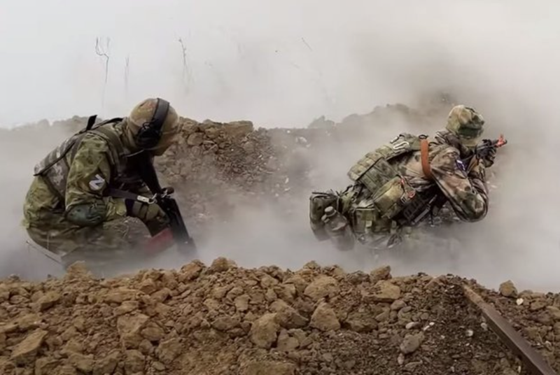 Lực lượng Ukraine tham gia chiến dịch này là các đơn vị tinh nhuệ, có khả năng tấn công mạnh mẽ, chứ không phải lực lượng “dùng để tiêu hao”. Do đó, nhiều khu vực trên chiến tuyến đã bị xuyên thủng, khiến tình hình trở nên cực kỳ nguy cấp. Ảnh: Bộ Quốc phòng Nga