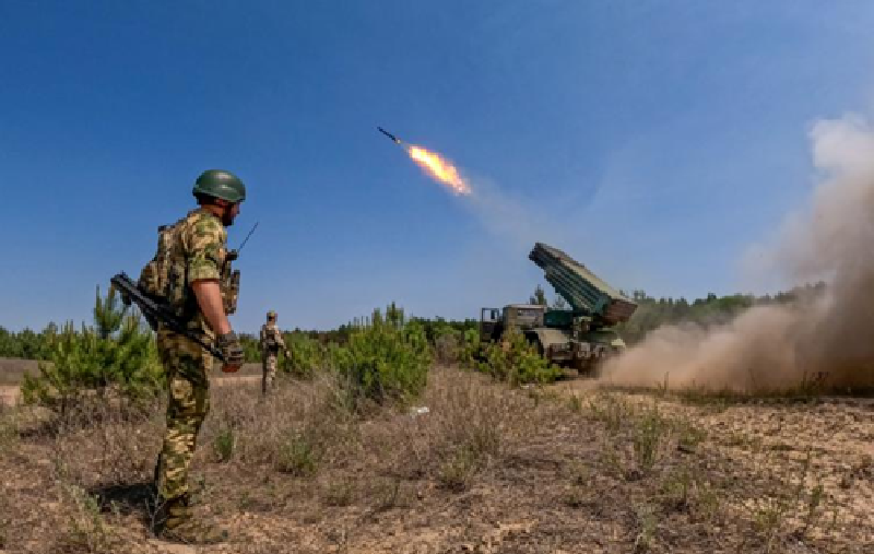 Phía Nga tuyên bố hành động này của Ukraine nhằm khiêu khích Nga và phá hoại tiến trình hòa đàm. Ủy ban Điều tra Nga cáo buộc vụ tấn công tên lửa này được thực hiện theo lệnh của Rostyslav Kapsha, chỉ huy Lữ đoàn tên lửa số 19 của Ukraine, và thông báo sẽ truy nã ông ta. Ảnh: TASS
