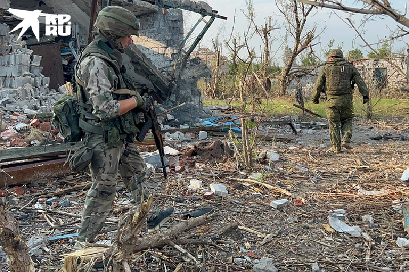 Ngoài ra, theo Reuters, khi quân Nga áp sát, mỏ than cốc ở vùng ngoại ô phía bắc Udachne đã sơ tán toàn bộ công nhân và ngừng sản xuất. Mỏ này là nguồn cung cấp than luyện cốc lớn nhất cho ngành công nghiệp thép của Ukraine. Việc đóng cửa mỏ sẽ khiến sản lượng thép của Ukraine giảm từ 7,6 triệu tấn xuống còn 2 triệu tấn. Ảnh: Kp.ru